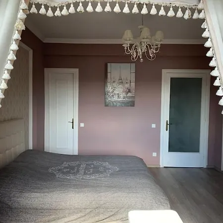 Classic Super Central Studio Apartment